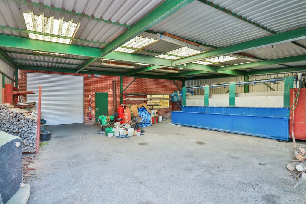 Property photo 3 of 18 Outbuildings