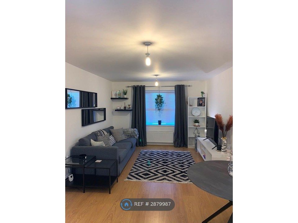 Property photo 2 of 8 Lounge Picture 1