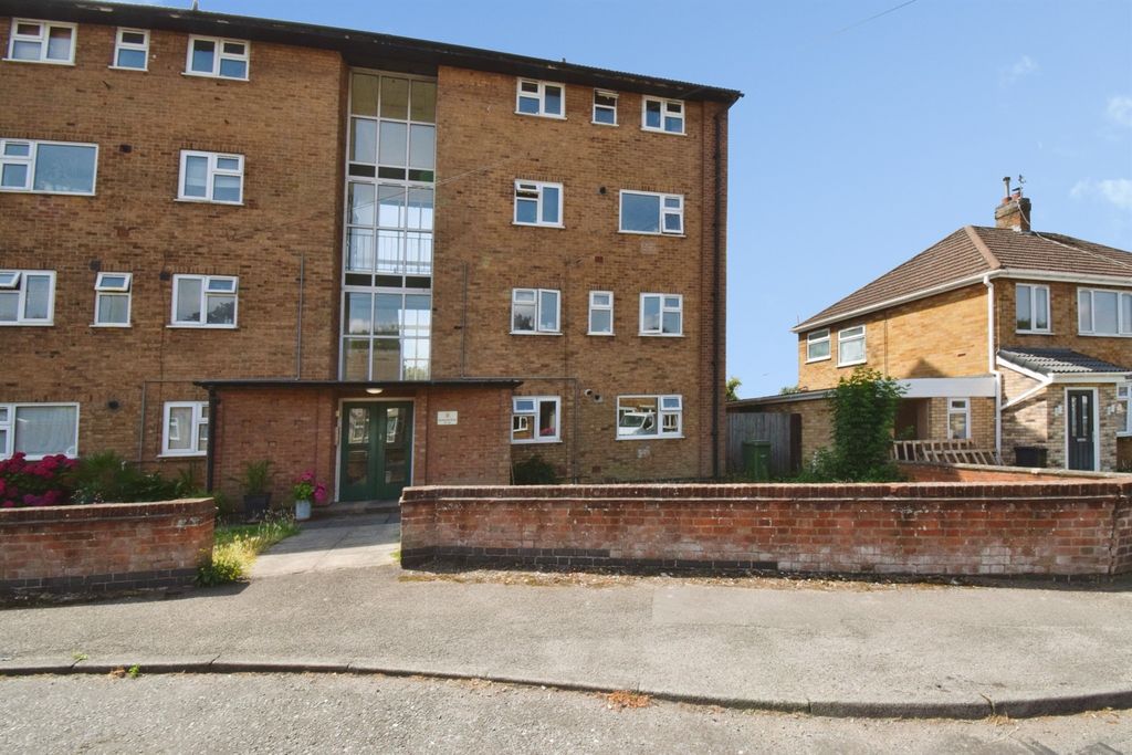 Property photo 1 of 27