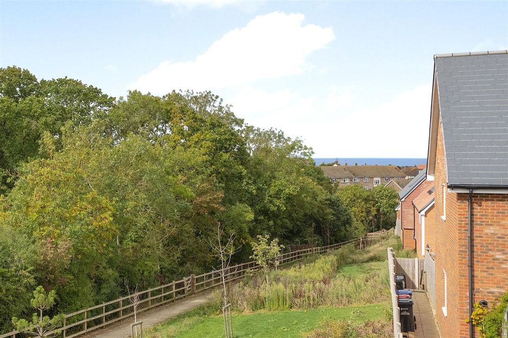 Property photo 2 of 15 Fishenden House, Butterworth Road