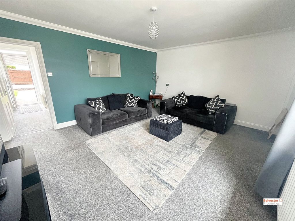 Property photo 3 of 32 Picture No. 11