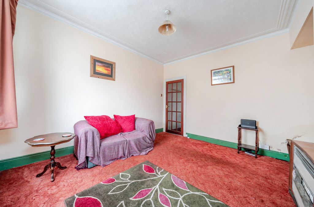 Property photo 3 of 8 1417472-7-6996Eb9...