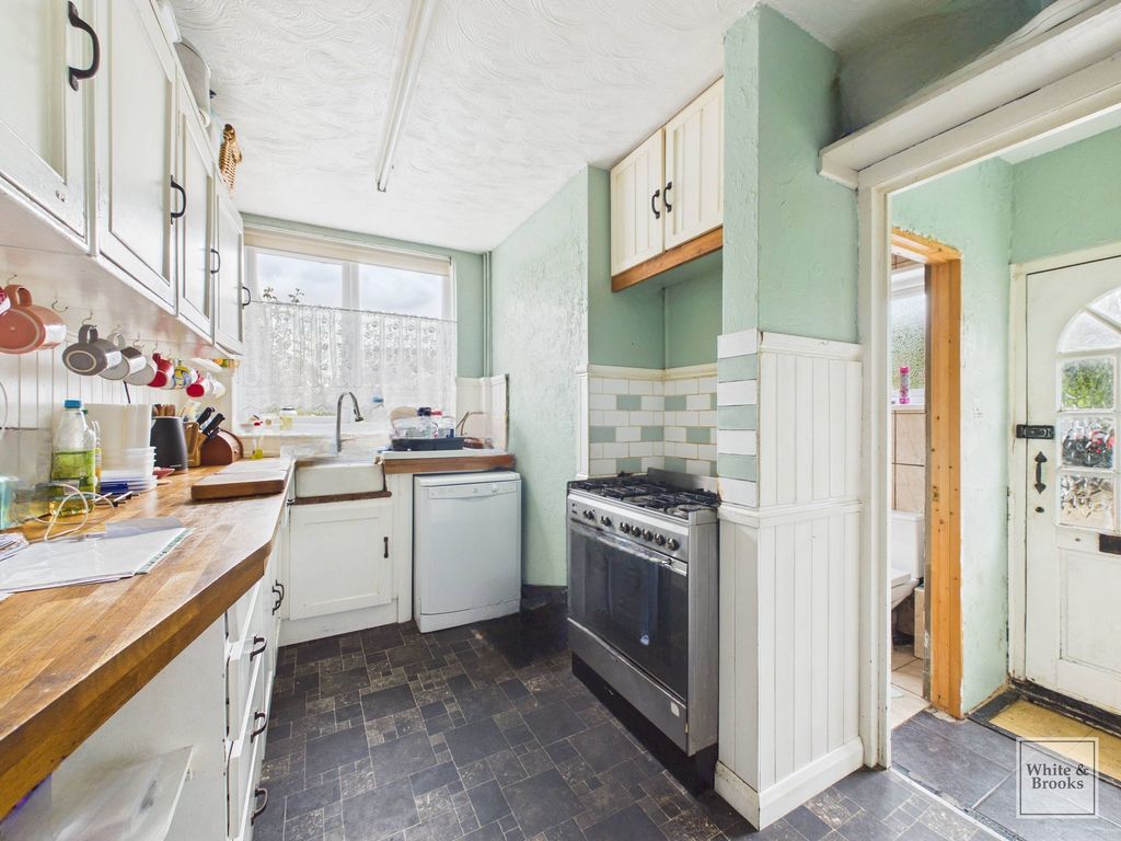 Property photo 3 of 15 Kitchen