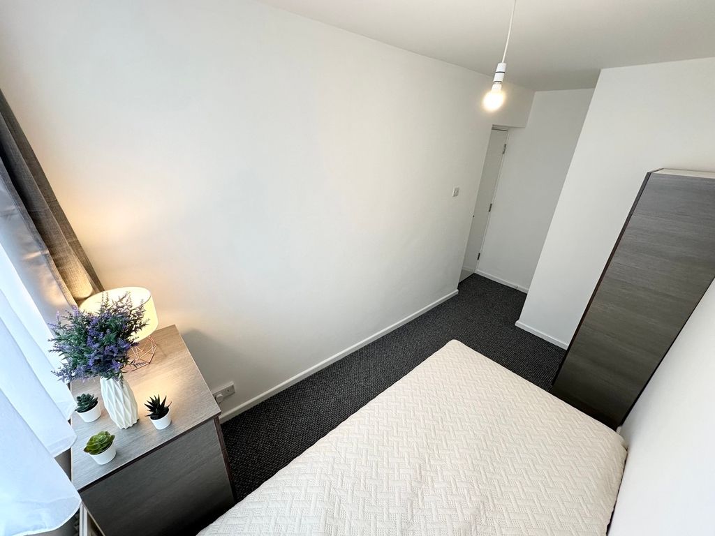 Property photo 2 of 10 Room B