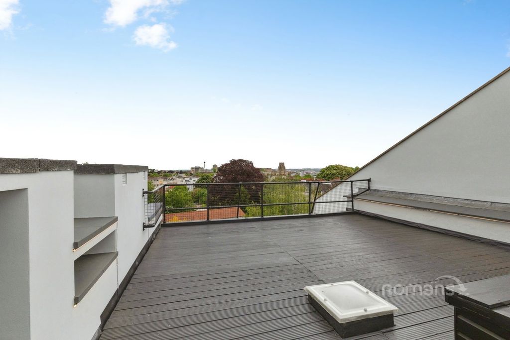 Property photo 2 of 20 Pbox-Img.Jpg