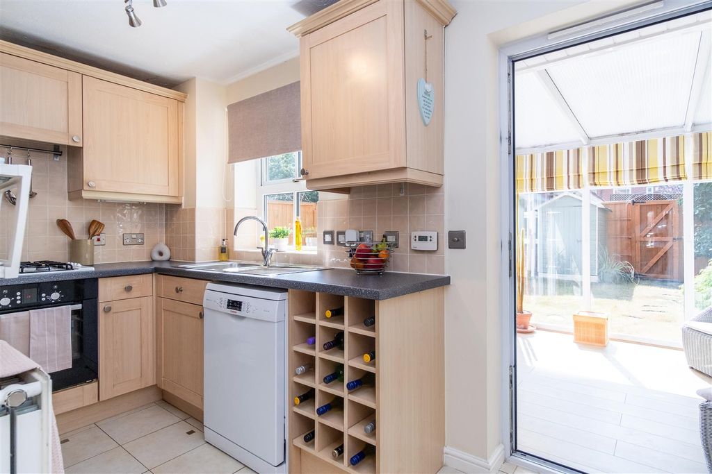Property photo 3 of 32 Kitchen