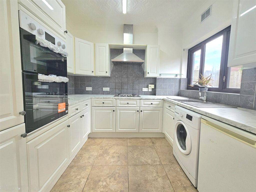 Property photo 3 of 10 Picture No. 05