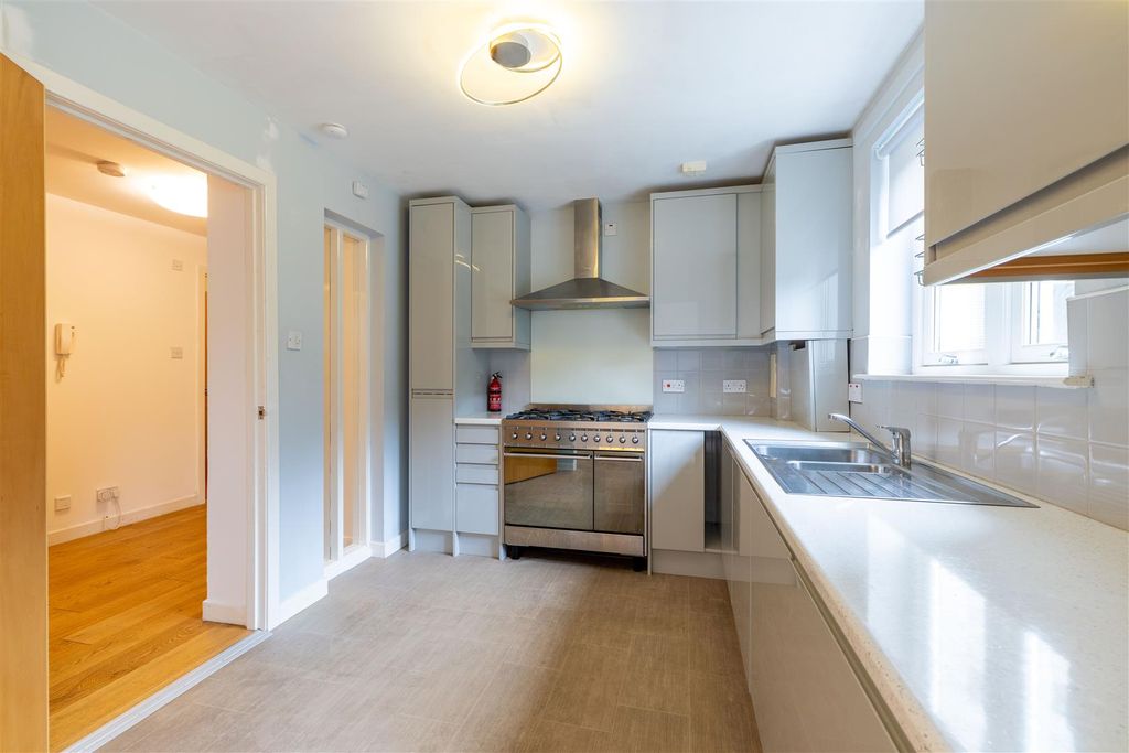 Property photo 3 of 28 Flat 1 Howards Court, Caledonian Rd, Perth-38.Jpg