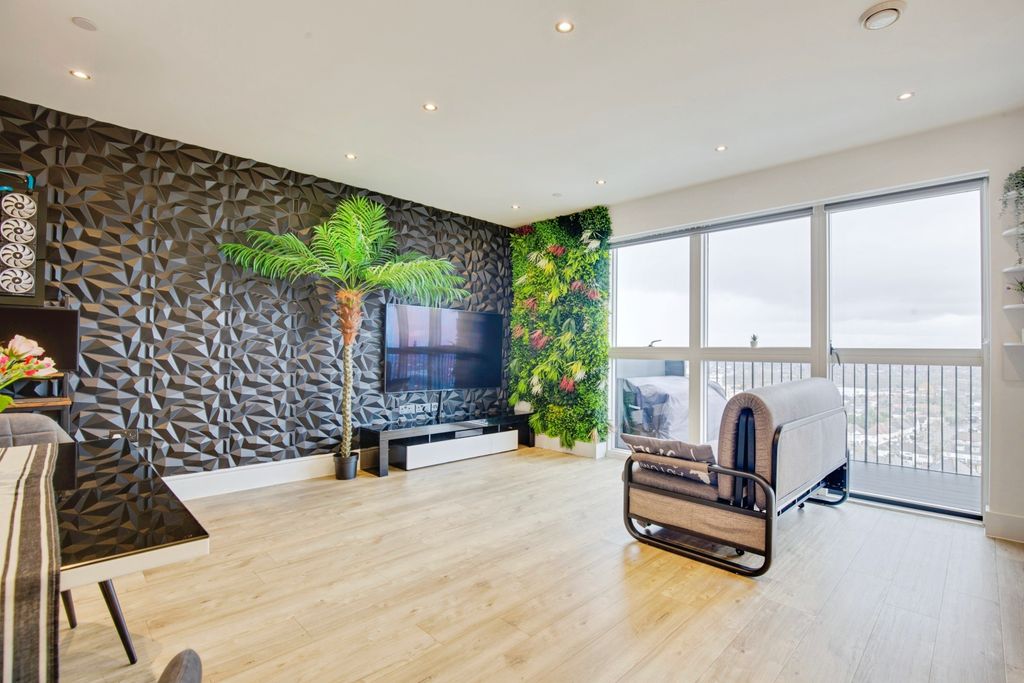 Property photo 3 of 17 Living Room