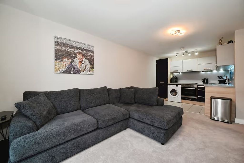 Property photo 2 of 12 Lounge
