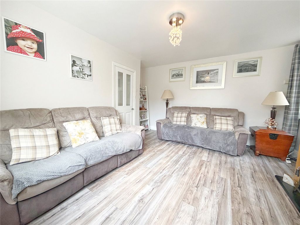 Property photo 2 of 19 Picture No. 24