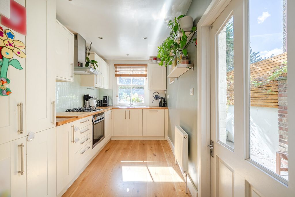 Property photo 3 of 13 Kitchen