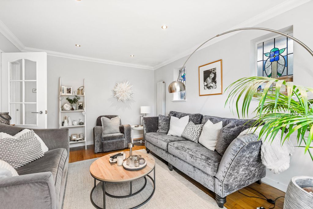 Property photo 3 of 16 Living Room