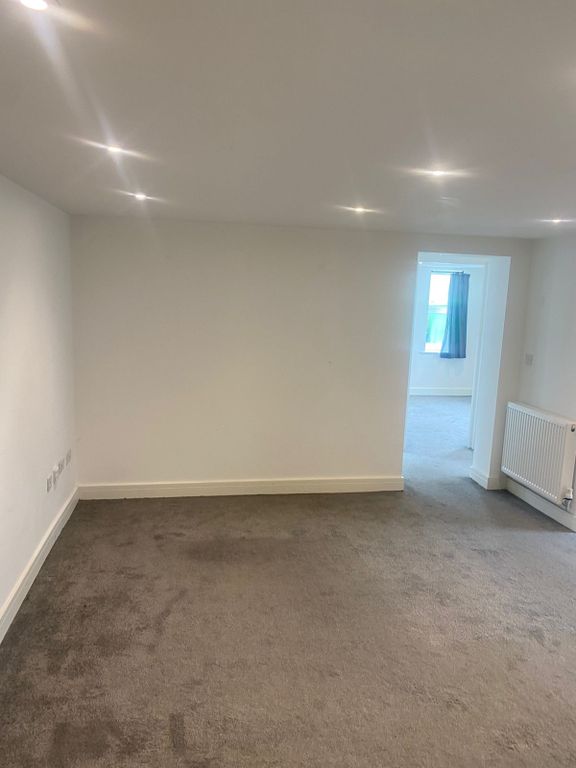 Property photo 3 of 6 Bright, Neutrally Decorated Living Area With Reces...