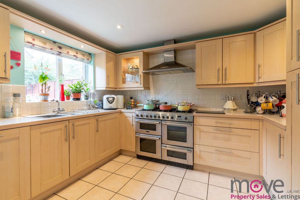 Property photo 3 of 11 Photo 2