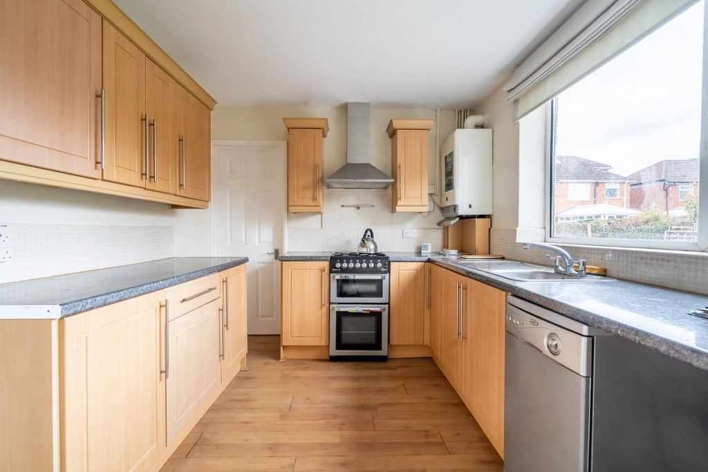 Property photo 3 of 14 Scawton Ave-7.Jpg