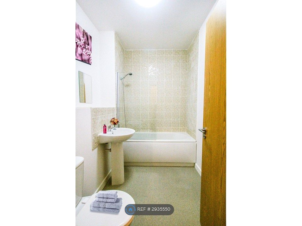 Property photo 3 of 7 Main Bathroom
