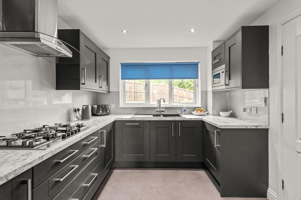 Property photo 2 of 40 4379513