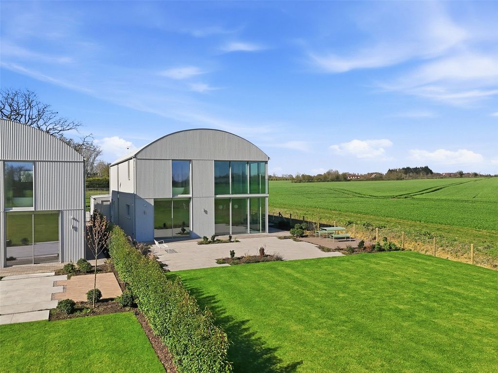 Property photo 1 of 23 Eastfield Rear