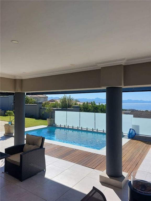 Property photo 2 of 76 Stoep With Swimming Pool