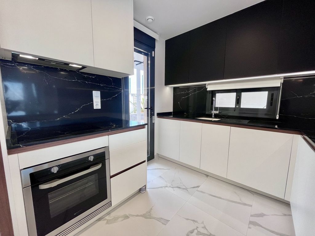 Property photo 3 of 40