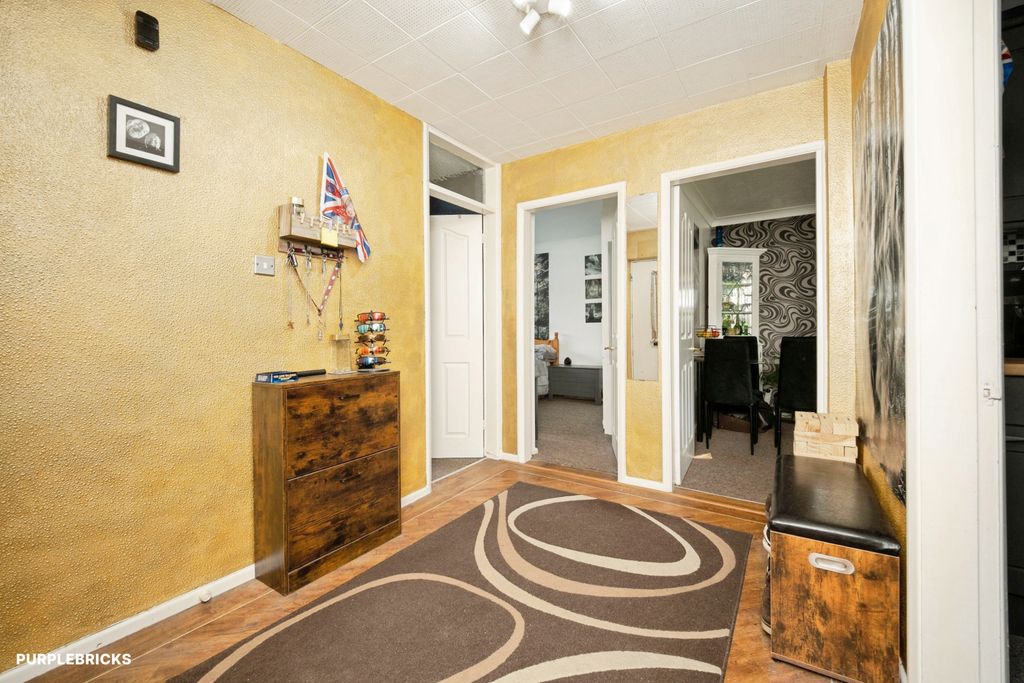 Property photo 2 of 20 Apartment Hallway