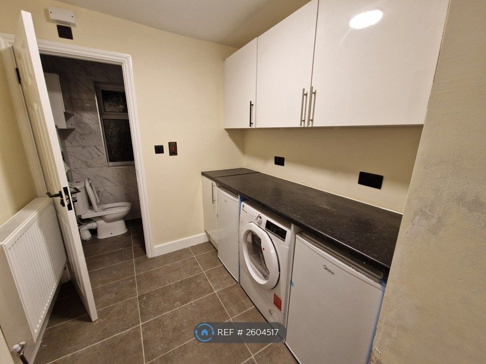 Property photo 2 of 7 Kitchen