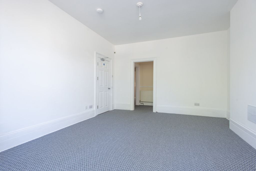 Property photo 2 of 7 Stuartrdgroundfloorflat-2