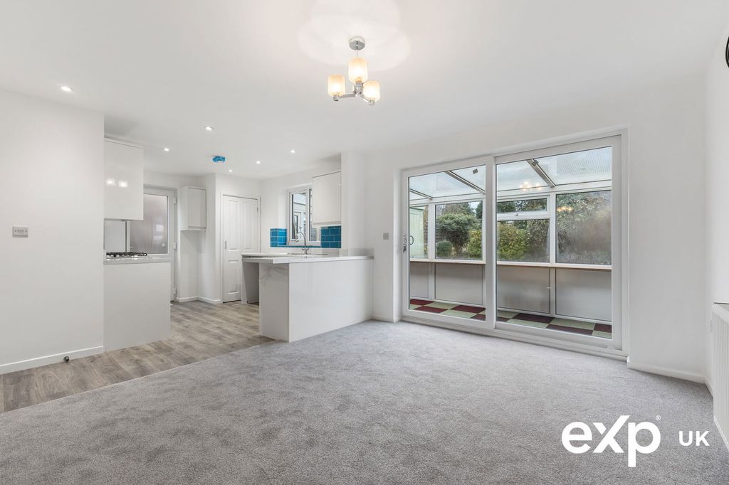 Property photo 2 of 34