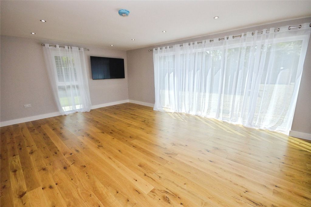 Property photo 3 of 26 Picture No. 18