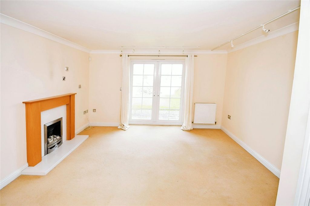 Property photo 2 of 8 Lounge