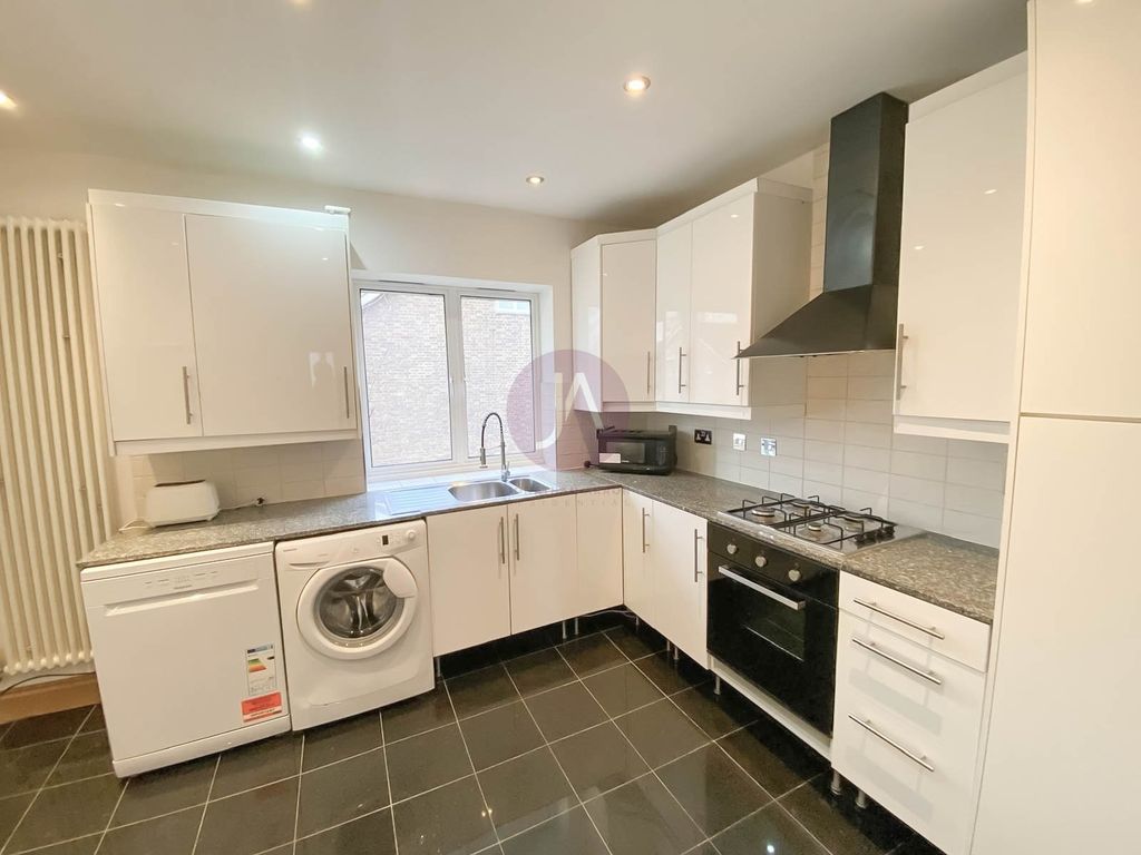 Property photo 3 of 8 Picture No. 30