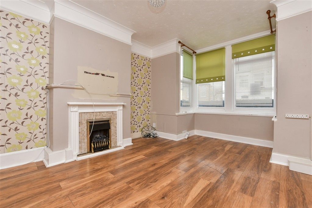 Property photo 3 of 12 Lounge