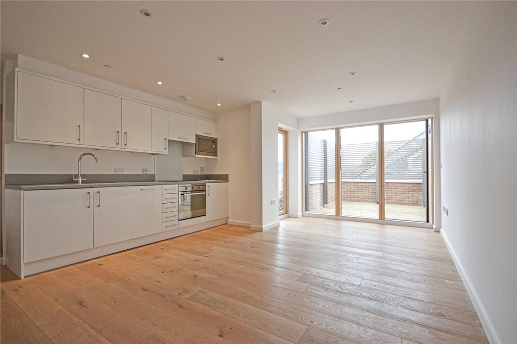 Property photo 2 of 6 Picture No. 14