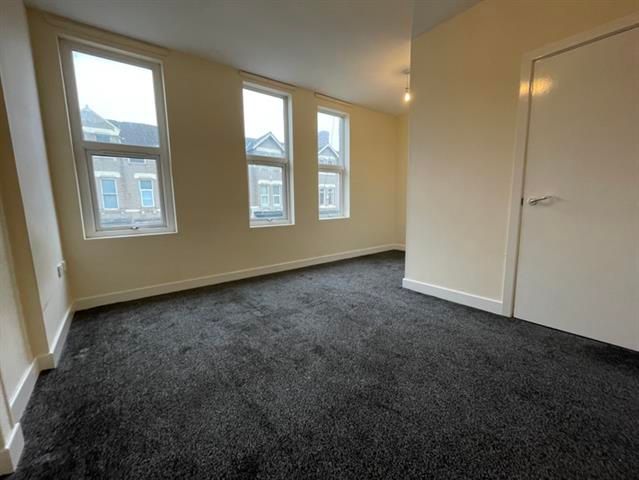 Property photo 3 of 6 Living Room