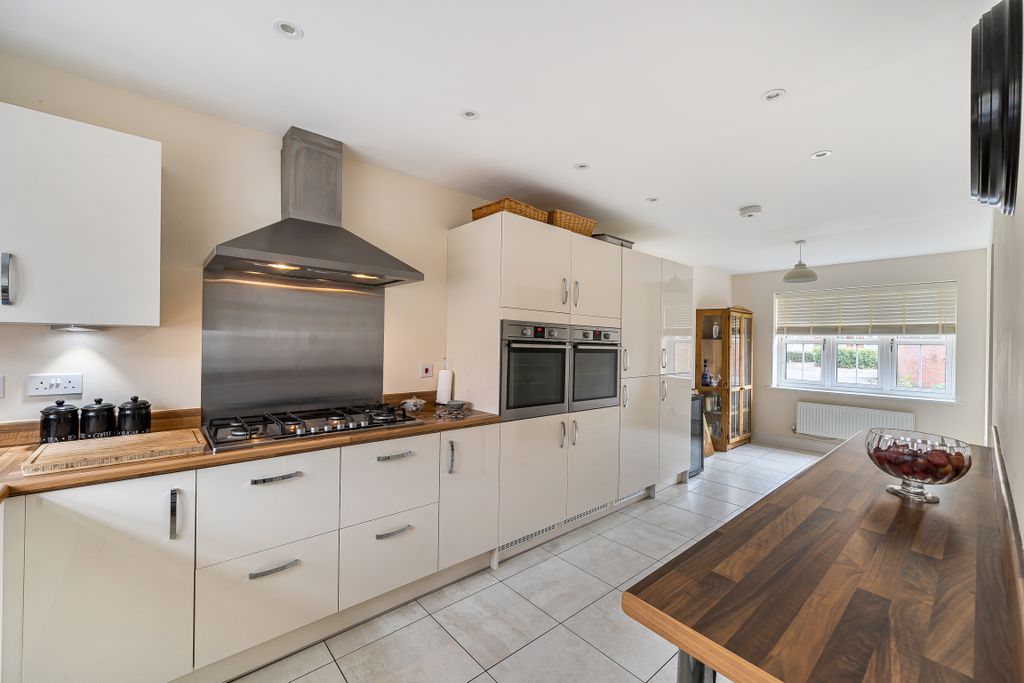 Property photo 3 of 22 13322319688Cea929A96B