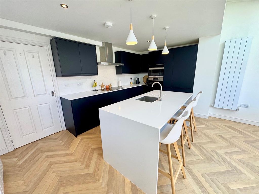 Property photo 3 of 21 Nine.Jpg