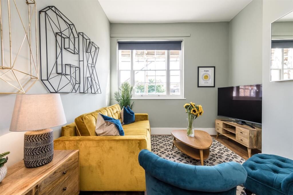 Property photo 1 of 8 2 Bed Flat To Rent Osprey Heights, London Sw11