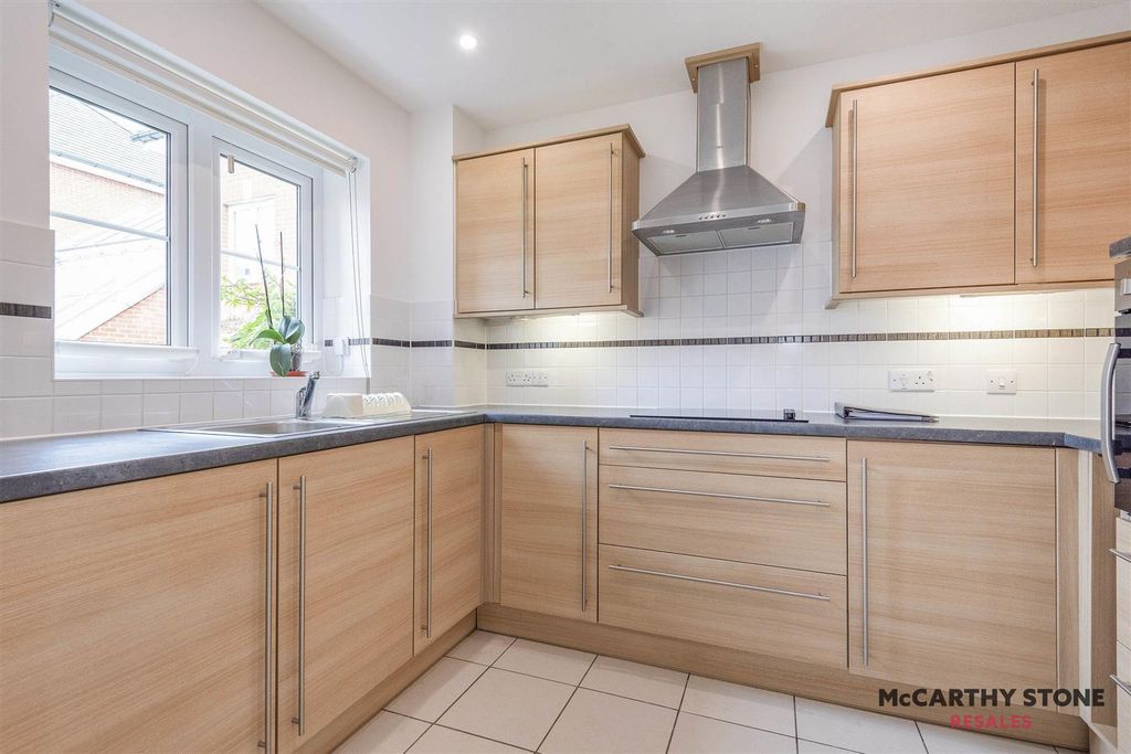 Additional image 16 of 1 bed flat for salePark House, Old Park Road, Hitchin SG5