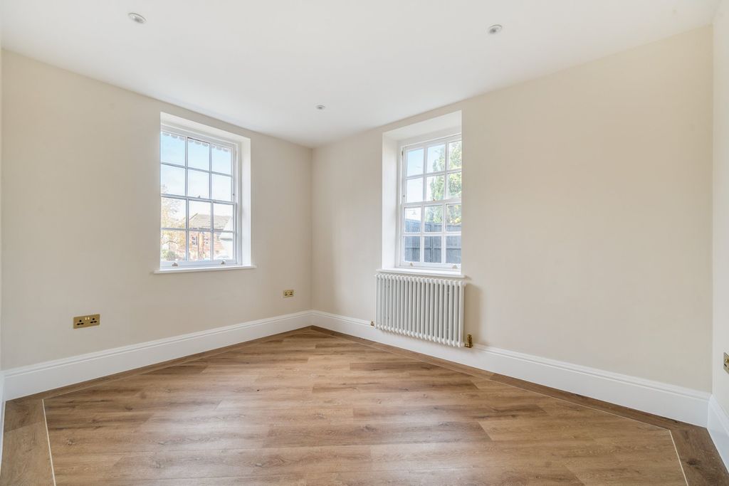 Property photo 2 of 31 Picture No. 19