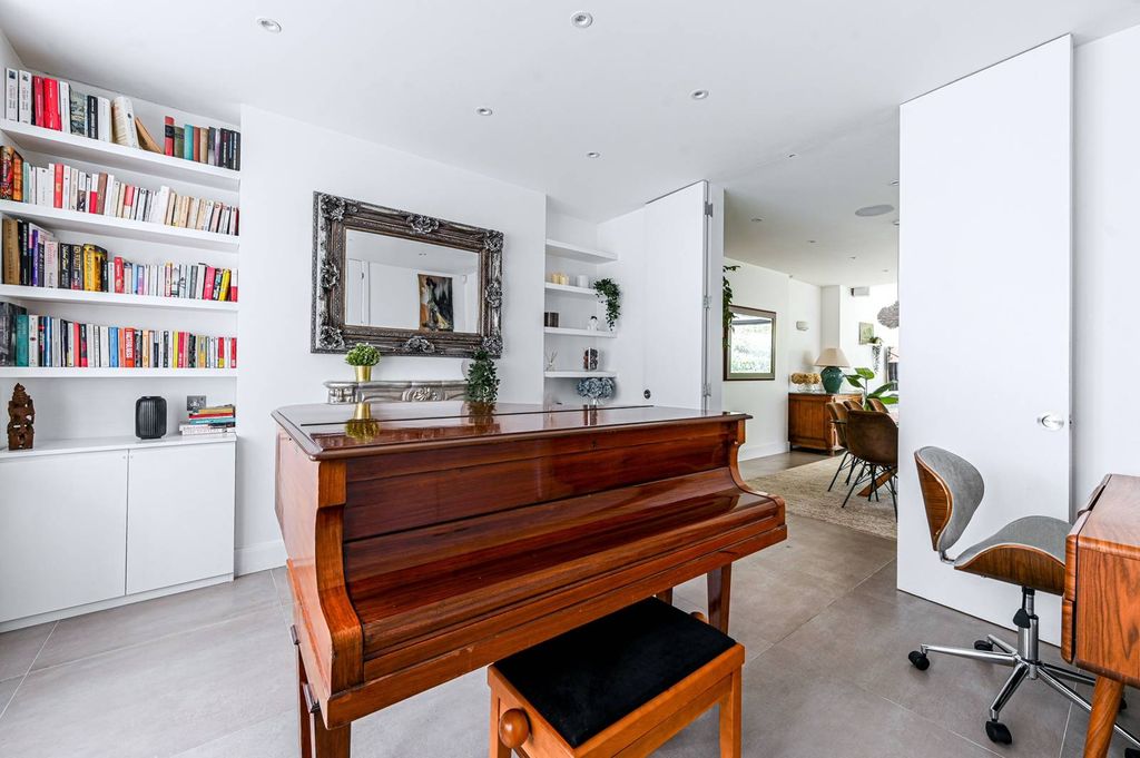 Property photo 1 of 38