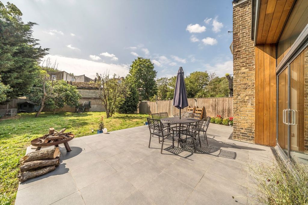 Property photo 3 of 12