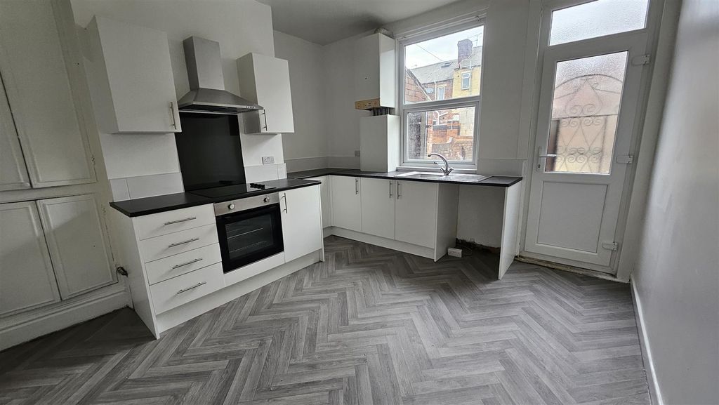 Property photo 3 of 6 Dining Kitchen