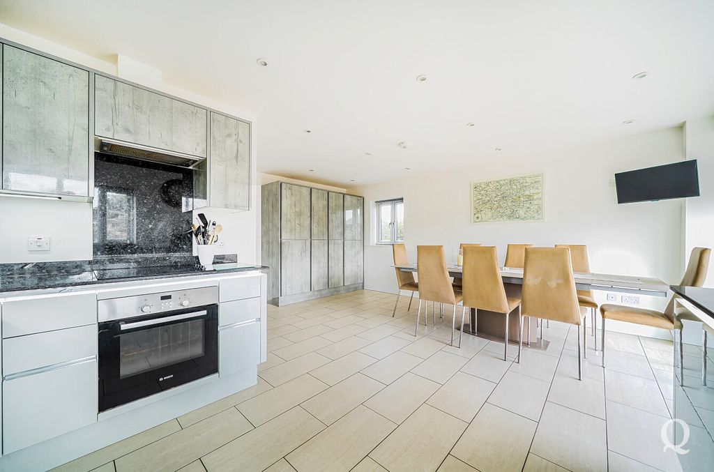 Property photo 3 of 30 A3Fc0878-F569-42F...