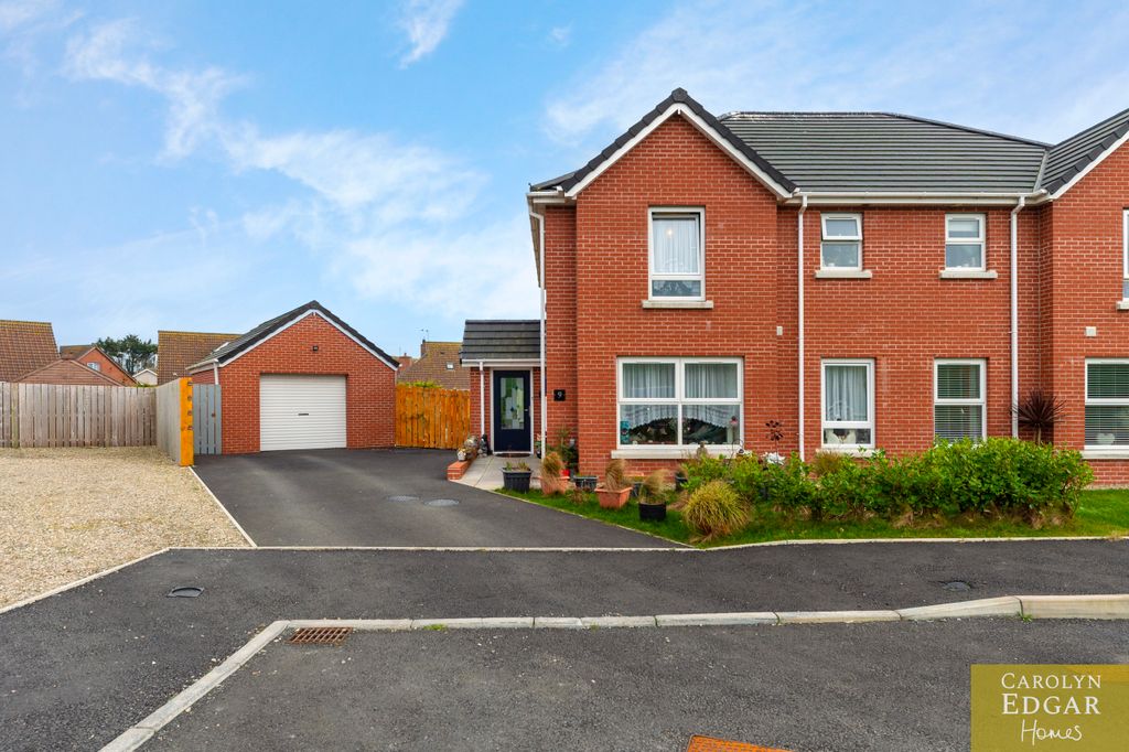 Property photo 3 of 25 001