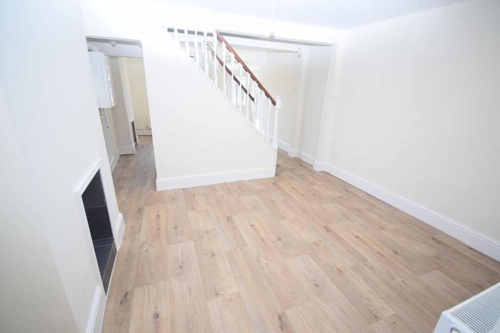 Property photo 3 of 10 Dining Room