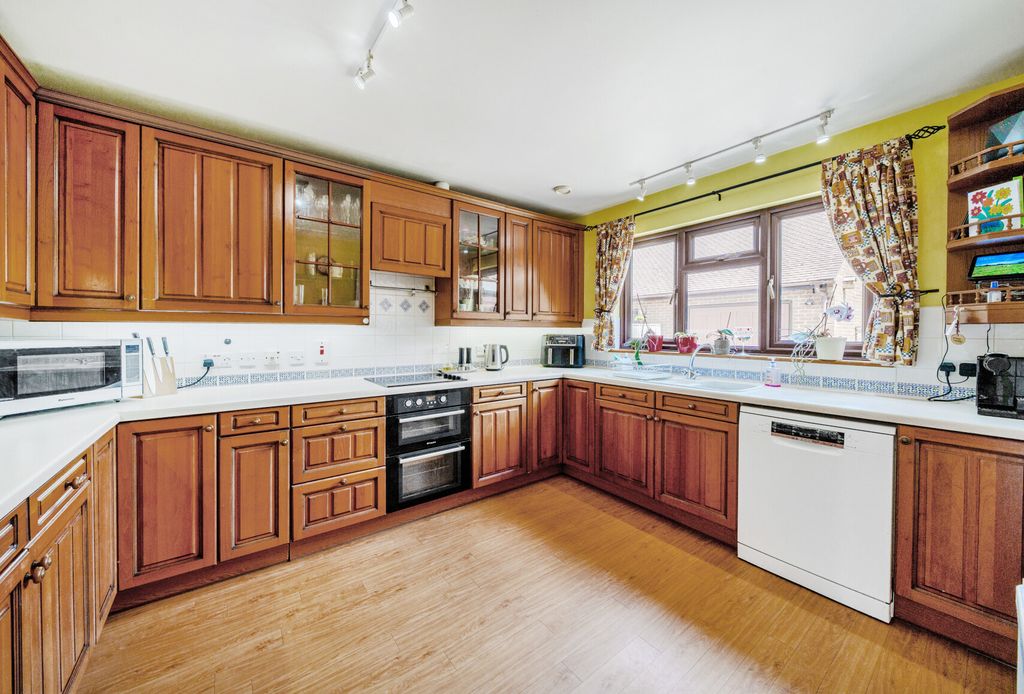 Property photo 3 of 14 1314682-18-68627E...