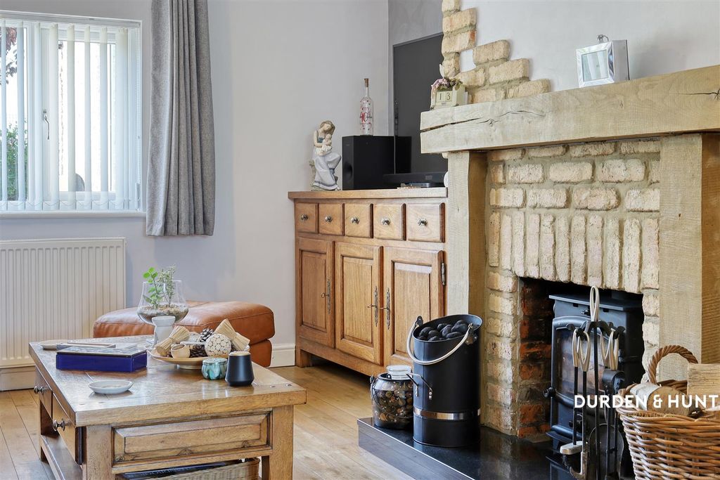 Property photo 3 of 30 Dunmow Road