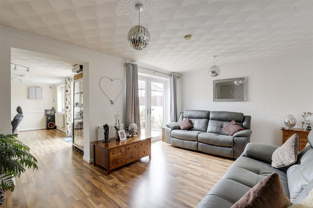 Property photo 3 of 21