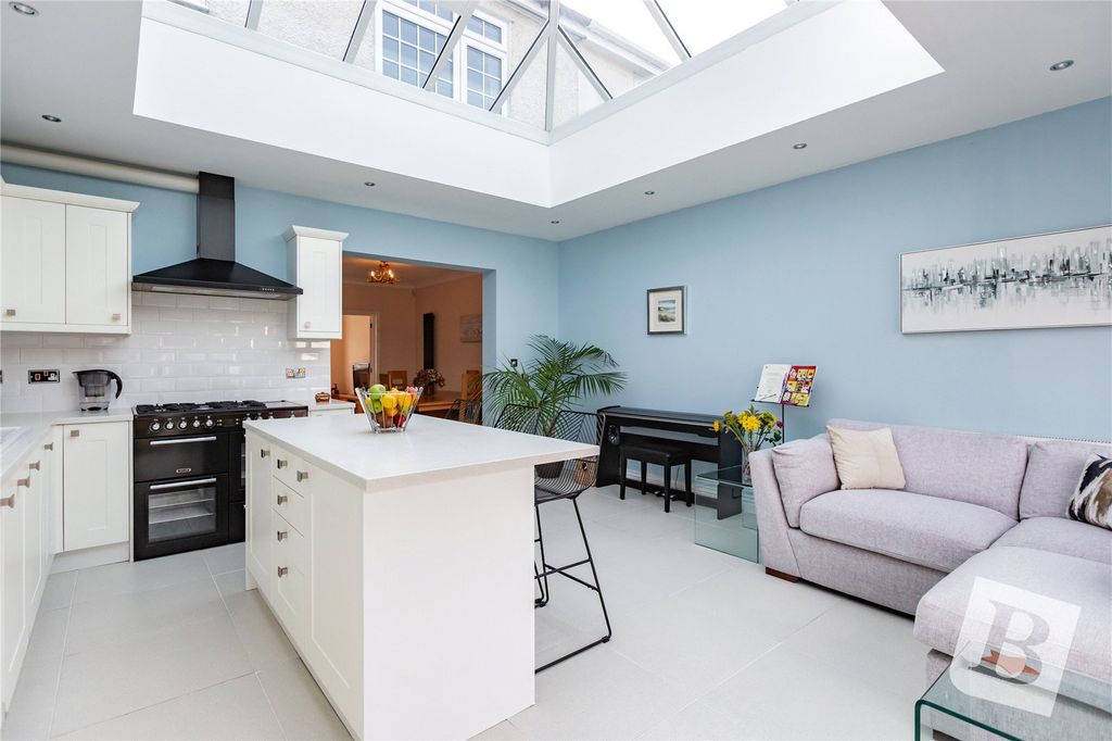 Property photo 2 of 17 Kitchen Breakfast Rm